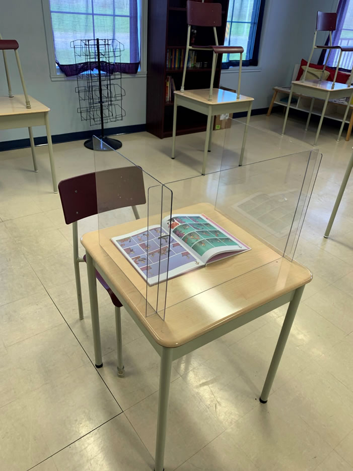 Plexiglass pour bureaux ou classe d’étudiants